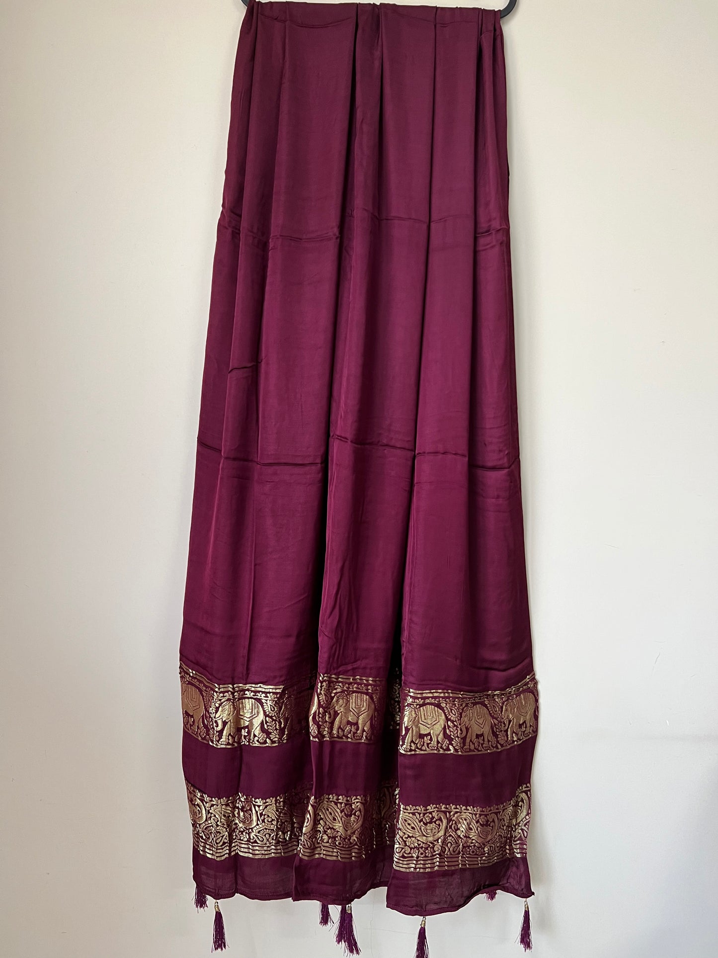 Wine modal silk dupatta with nakshi pallu